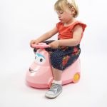 Troninho Plástico Infantil Carro Rosa - Imagem 4