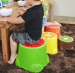 Banqueta Plástica Infantil Antiderrapante Kiwi G - Imagem 3